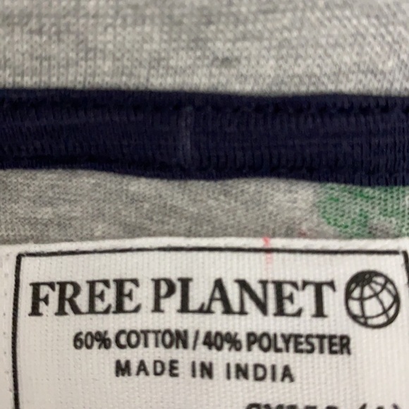 Free Planet Christmas T-Shirt - Picture 6 of 9